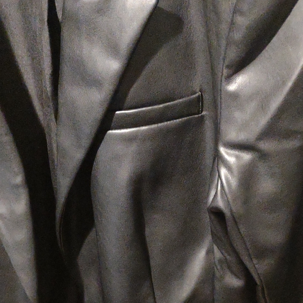 NWOT Women's Black Faux Leather Blazer - Picture 3 of 4